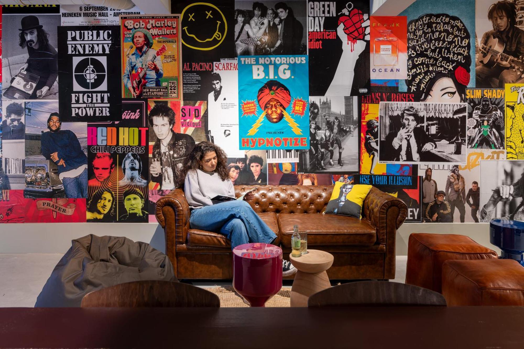 Stayokay Hostel Amsterdam Stadsdoelen - Refurbished November 2024 ภายนอก รูปภาพ