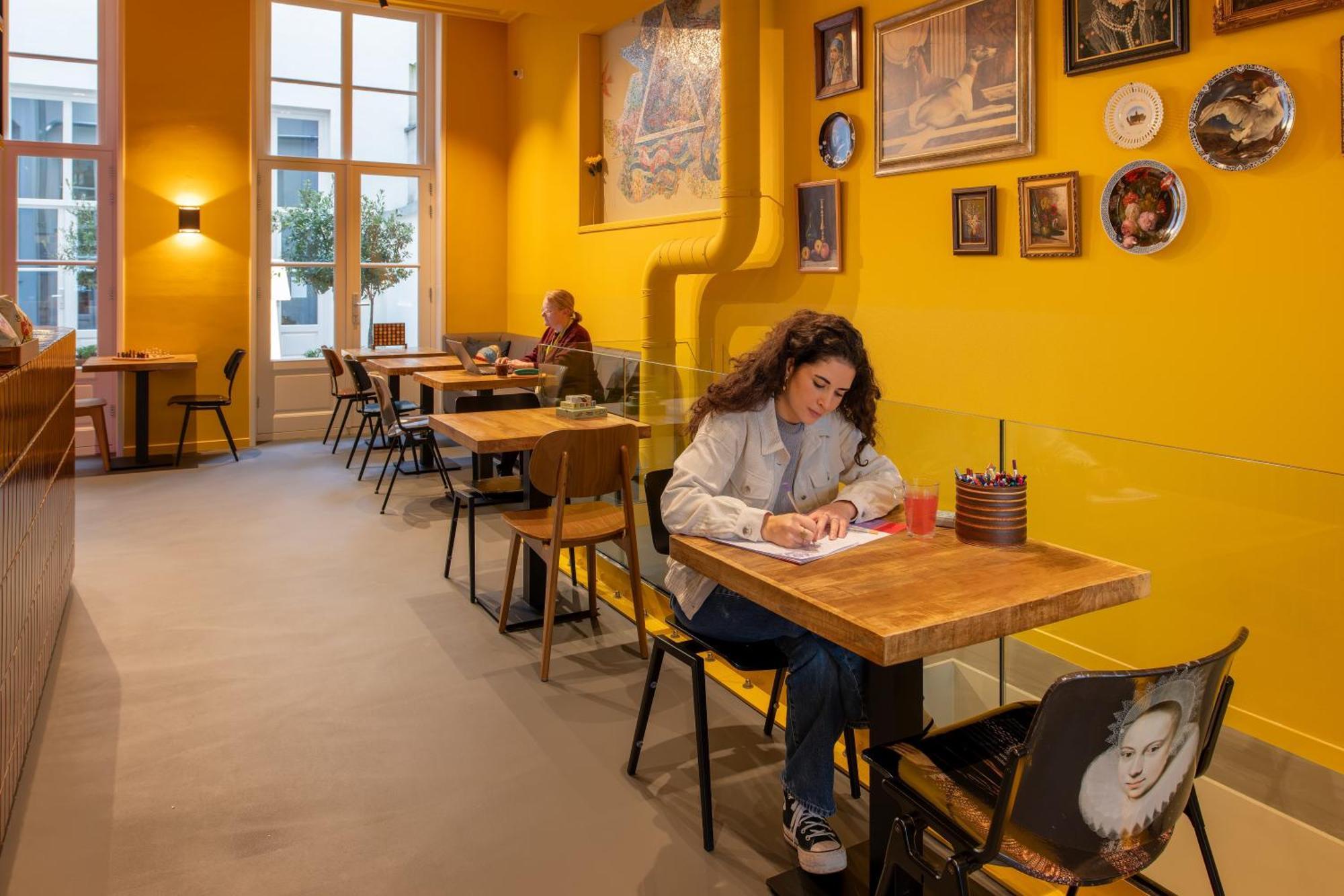Stayokay Hostel Amsterdam Stadsdoelen - Refurbished November 2024 ภายนอก รูปภาพ